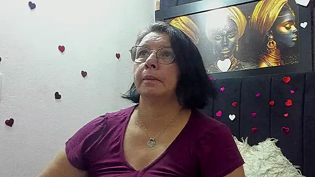 Snapshot of Evaaross_2345 chatting on May 31, 1:39 pm Evaaross 2345 online show from May 31, 1:39 pm