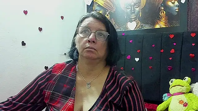 Snapshot of Evaaross_2345 chatting on May 23, 7:46 pm Evaaross 2345 online show from May 23, 7:46 pm