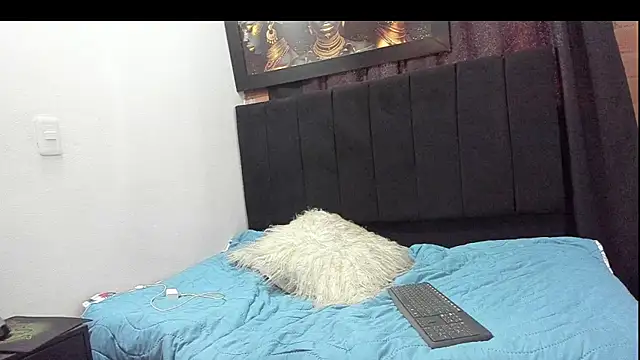 Snapshot of Evaaross_2345 chatting on February 12, 5:58 pm Evaaross 2345 online show from February 12, 5:58 pm