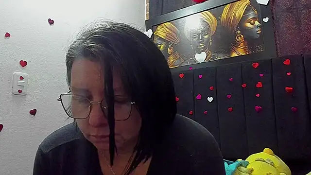 Snapshot of Evaaross_2345 chatting on June 12, 2:15 pm Evaaross 2345 online show from June 12, 2:15 pm