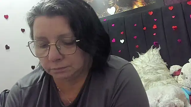 Snapshot of Evaaross_2345 chatting on May 16, 4:28 pm Evaaross 2345 online show from May 16, 4:28 pm
