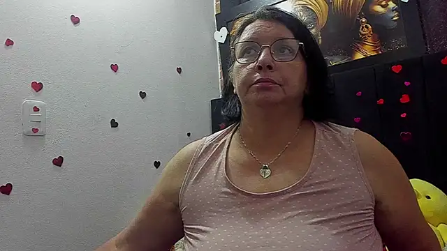 Snapshot of Evaaross_2345 chatting on June 29, 7:35 pm Evaaross 2345 online show from June 29, 7:35 pm