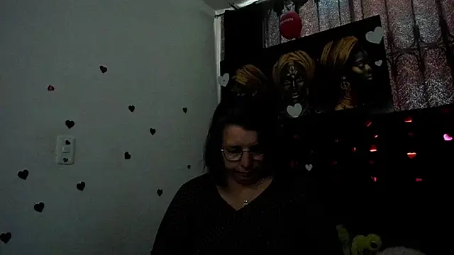 Snapshot of Evaaross_2345 chatting on June 24, 12:15 pm Evaaross 2345 online show from June 24, 12:15 pm