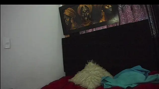 Snapshot of Evaaross_2345 chatting on September 9, 12:58 pm Evaaross 2345 online show from September 9, 12:58 pm