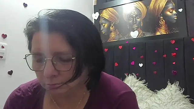 Snapshot of Evaaross_2345 chatting on April 20, 1:45 pm Evaaross 2345 online show from April 20, 1:45 pm