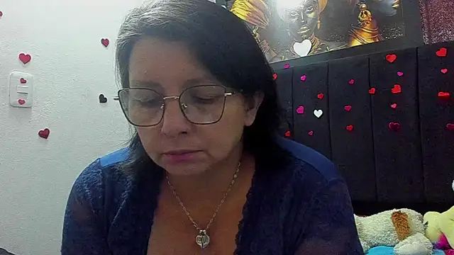 Snapshot of Evaaross_2345 chatting on July 7, 7:39 pm Evaaross 2345 online show from July 7, 7:39 pm