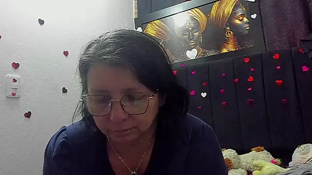 Snapshot of Evaaross_2345 chatting on July 9, 3:11 pm Evaaross 2345 online show from July 9, 3:11 pm