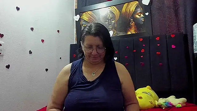 Snapshot of Evaaross_2345 chatting on June 13, 12:25 pm Evaaross 2345 online show from June 13, 12:25 pm