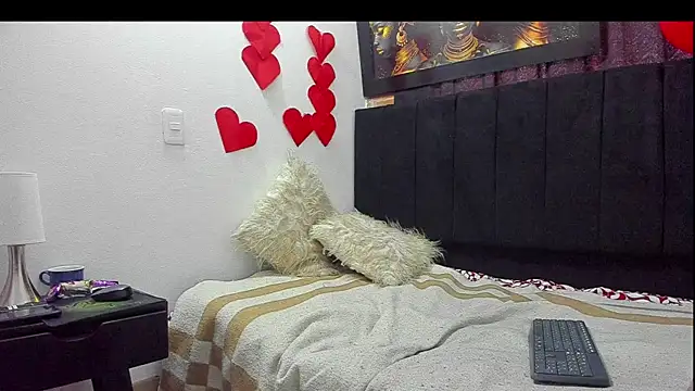 Snapshot of Evaaross_2345 chatting on February 20, 4:25 pm Evaaross 2345 online show from February 20, 4:25 pm