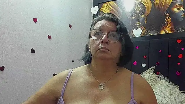 Snapshot of Evaaross_2345 chatting on May 27, 10:28 pm Evaaross 2345 online show from May 27, 10:28 pm