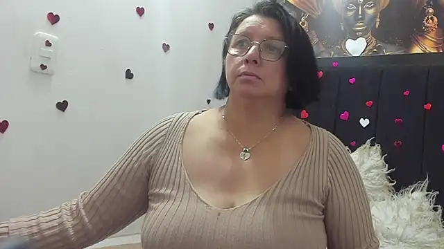 Snapshot of Evaaross_2345 chatting on April 18, 7:40 pm Evaaross 2345 online show from April 18, 7:40 pm