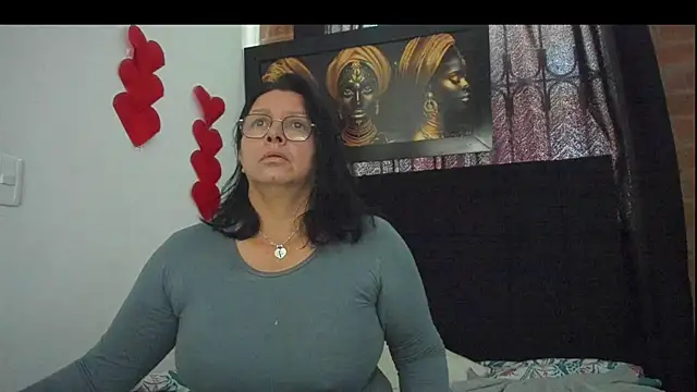 Snapshot of Evaaross_2345 chatting on March 20, 9:24 pm Evaaross 2345 online show from March 20, 9:24 pm