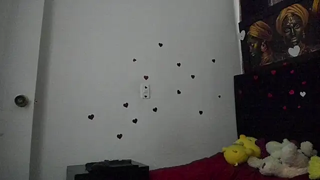 Snapshot of Evaaross_2345 chatting on June 8, 12:38 pm Evaaross 2345 online show from June 8, 12:38 pm