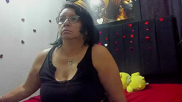 Snapshot of Evaaross_2345 chatting on July 16, 7:33 pm Evaaross 2345 online show from July 16, 7:33 pm