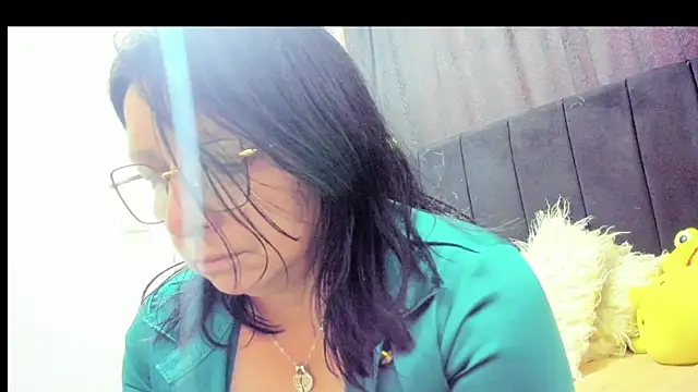 Evaaross 2345 online show from December 2, 7:37 pm