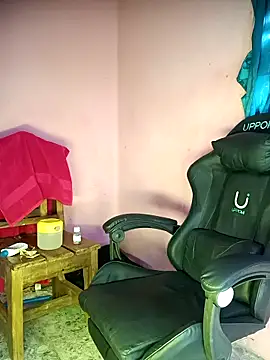 Snapshot of brattcumhot_ chatting on September 14, 12:38 pm brattcumhot online show from September 14, 12:38 pm