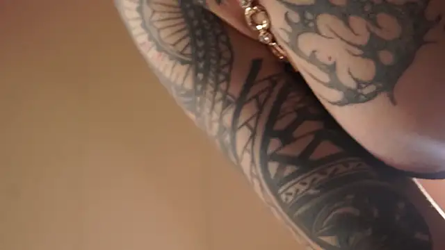 AliceShazaham  online show from April 2, 4:30 am