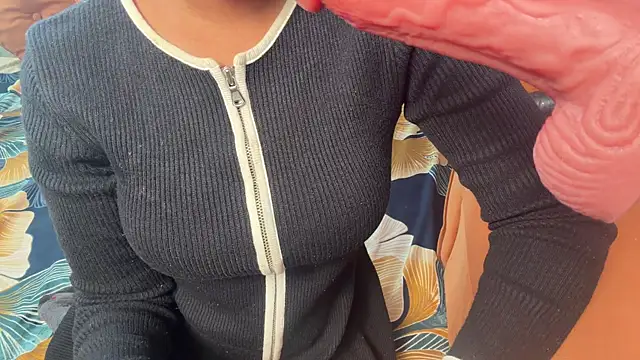 Snapshot of Sheela_oshovadi chatting on February 13, 8:14 am Sheela oshovadi online show from February 13, 8:14 am