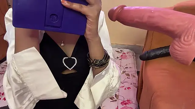 Snapshot of Sheela_oshovadi chatting on January 18, 8:07 am Sheela oshovadi online show from January 18, 8:07 am