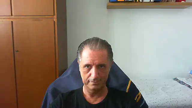 Snapshot of lliuk70mi chatting on June 8, 11:33 am lliuk70mi online show from June 8, 11:33 am