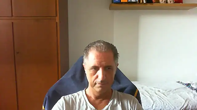 Snapshot of lliuk70mi chatting on June 27, 2:56 pm lliuk70mi online show from June 27, 2:56 pm
