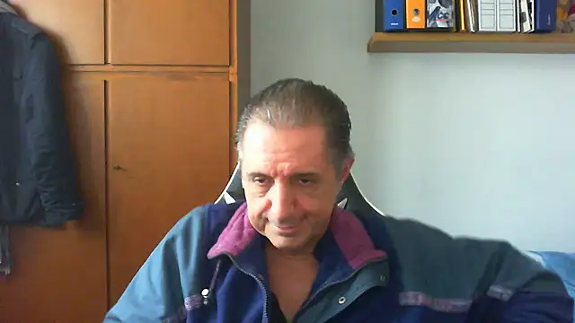 Snapshot of lliuk70mi chatting on January 30, 12:59 pm lliuk70mi online show from January 30, 12:59 pm