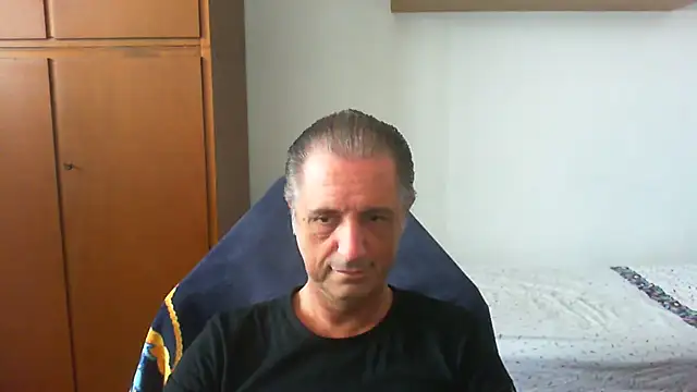 Snapshot of lliuk70mi chatting on June 15, 12:38 pm lliuk70mi online show from June 15, 12:38 pm