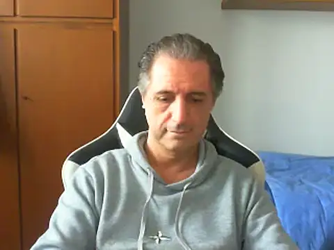 Snapshot of lliuk70mi chatting on February 16, 2:21 pm lliuk70mi online show from February 16, 2:21 pm