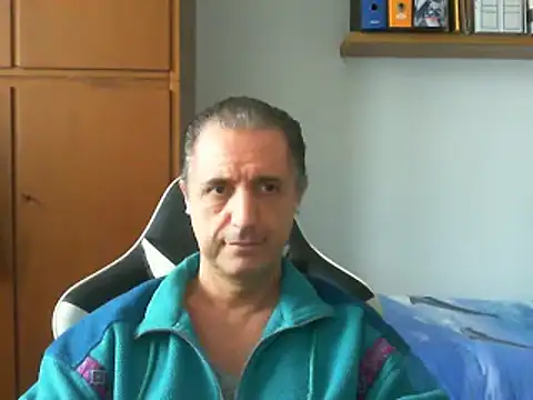 Snapshot of lliuk70mi chatting on March 15, 12:13 pm lliuk70mi online show from March 15, 12:13 pm