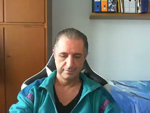 Snapshot of lliuk70mi chatting on December 15, 1:22 pm lliuk70mi online show from December 15, 1:22 pm