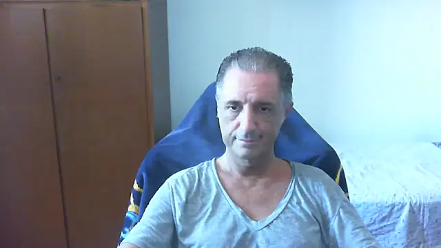 Snapshot of lliuk70mi chatting on July 4, 1:04 pm lliuk70mi online show from July 4, 1:04 pm