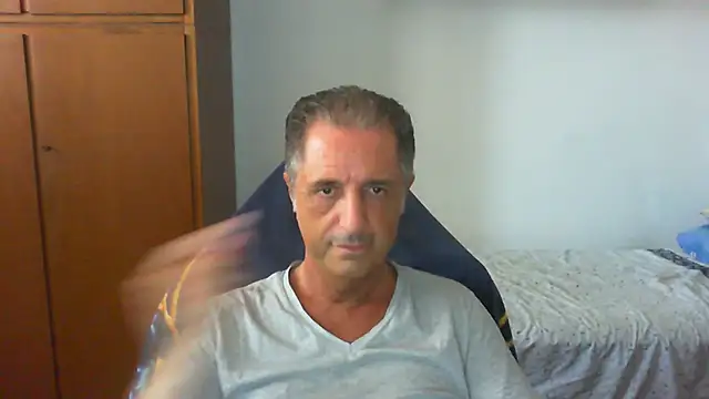 Snapshot of lliuk70mi chatting on July 10, 1:33 pm lliuk70mi online show from July 10, 1:33 pm