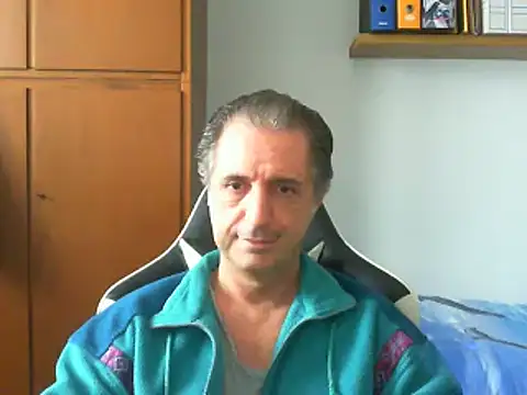 Snapshot of lliuk70mi chatting on March 10, 1:00 pm lliuk70mi online show from March 10, 1:00 pm