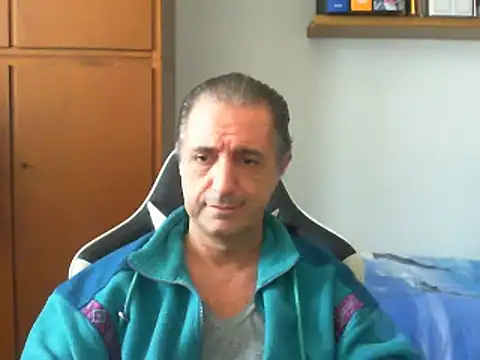 Snapshot of lliuk70mi chatting on March 20, 12:43 pm lliuk70mi online show from March 20, 12:43 pm