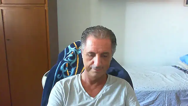 Snapshot of lliuk70mi chatting on July 11, 12:16 pm lliuk70mi online show from July 11, 12:16 pm