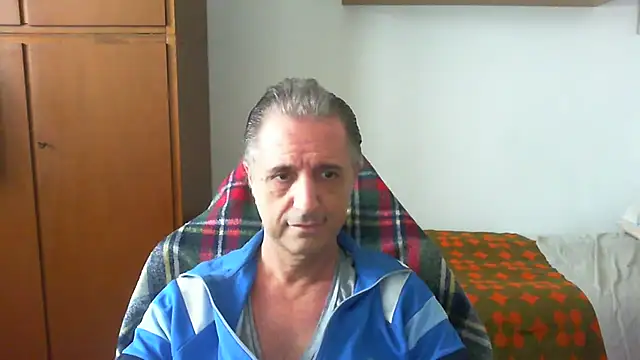 lliuk70mi online show from May 19, 1:29 pm