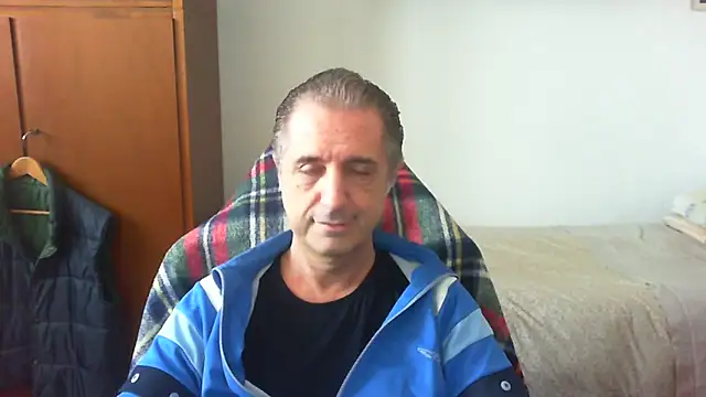 lliuk70mi online show from May 7, 1:25 pm