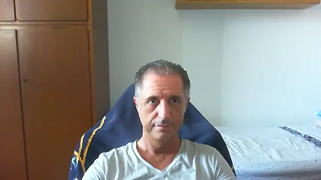 Snapshot of lliuk70mi chatting on June 26, 12:00 pm lliuk70mi online show from June 26, 12:00 pm