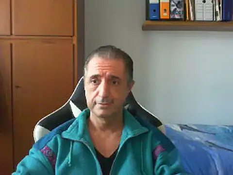 Snapshot of lliuk70mi chatting on December 11, 2:44 pm lliuk70mi online show from December 11, 2:44 pm