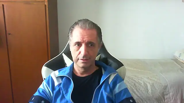 lliuk70mi online show from May 3, 1:04 pm