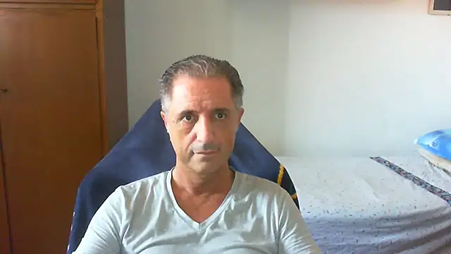 Snapshot of lliuk70mi chatting on June 27, 8:09 am lliuk70mi online show from June 27, 8:09 am