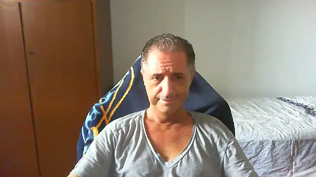 Snapshot of lliuk70mi chatting on July 1, 11:32 am lliuk70mi online show from July 1, 11:32 am