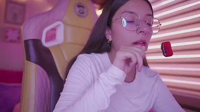 milly kenner online show from April 15, 7:18 pm