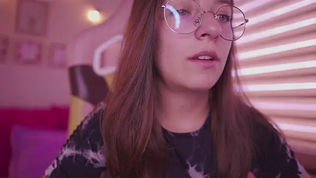 milly kenner online show from April 14, 6:57 pm