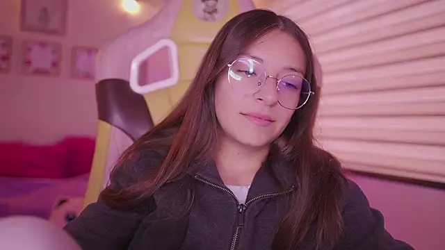 milly kenner online show from March 26, 8:07 pm