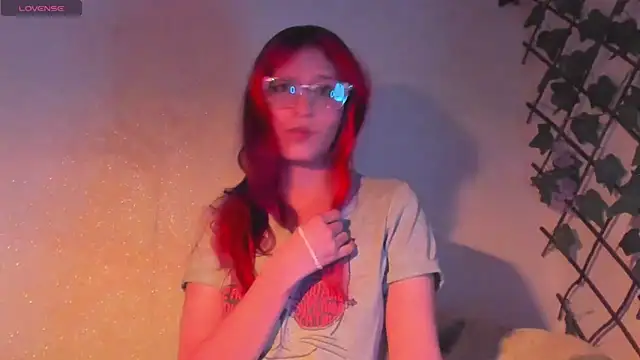 Snapshot of RedMeloddy chatting on November 24, 10:43 pm RedMeloddy online show from November 24, 10:43 pm