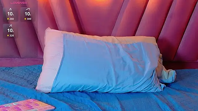 littleebonymommy online show from October 24, 8:13 am