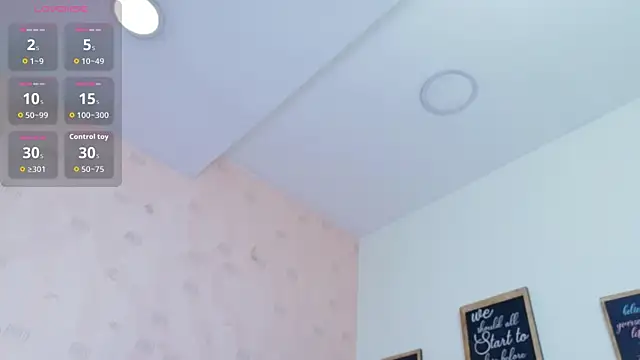Snapshot of littleebonymommy chatting on June 6, 6:46 pm littleebonymommy online show from June 6, 6:46 pm