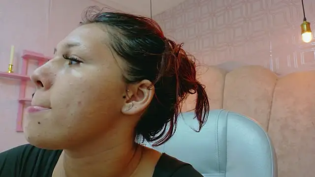 Snapshot of Annyeli chatting on November 10, 6:02 pm Annyeli online show from November 10, 6:02 pm