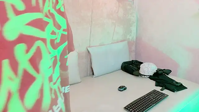 Snapshot of Annyeli chatting on February 10, 5:50 am Annyeli online show from February 10, 5:50 am